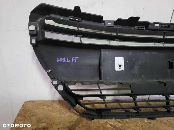Grill atrapa zderzaka przedniego Peugeot 208 Lift - 9