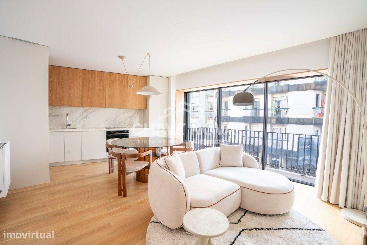 Apartamento T1 mobilado no coração do Porto – Camões 800-0