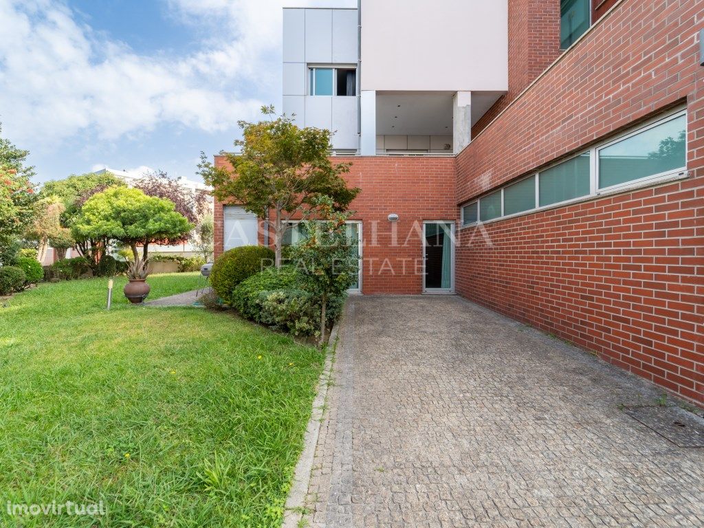 Moradia T8+2 em Ermesinde com Jardim e Terraços