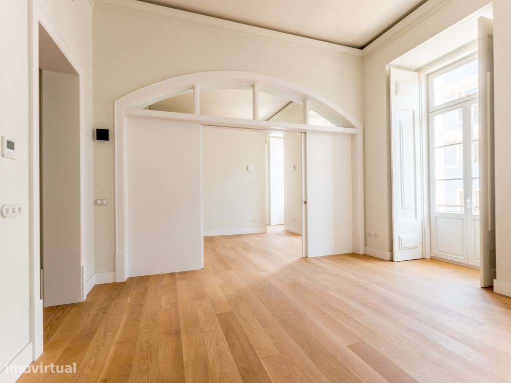 Apartamento T2, em prédio recuperado com elevador no Chiado - Grande imagem: 4/38