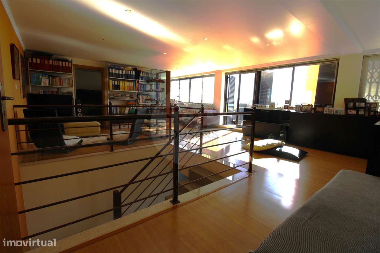 Penthouse T4+1 com Terraço Panorâmico e dois estacionamentos-19