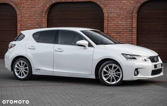 Lexus CT - 7