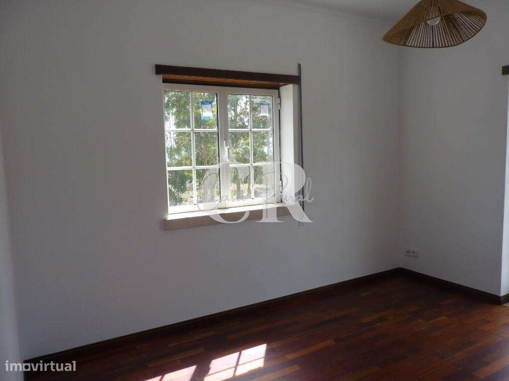 Fantástica moradia T3 com garagem e terreno generoso em Vila Facaia –-30