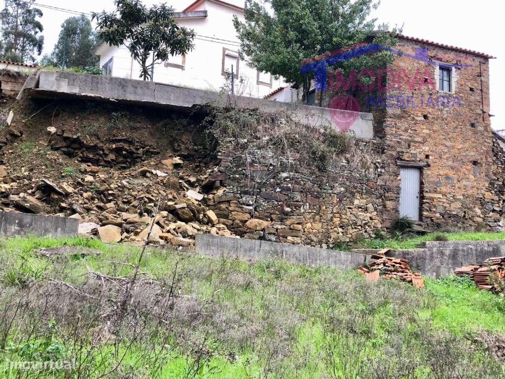 Casa típica de pedra em Castanheira de Pera-11