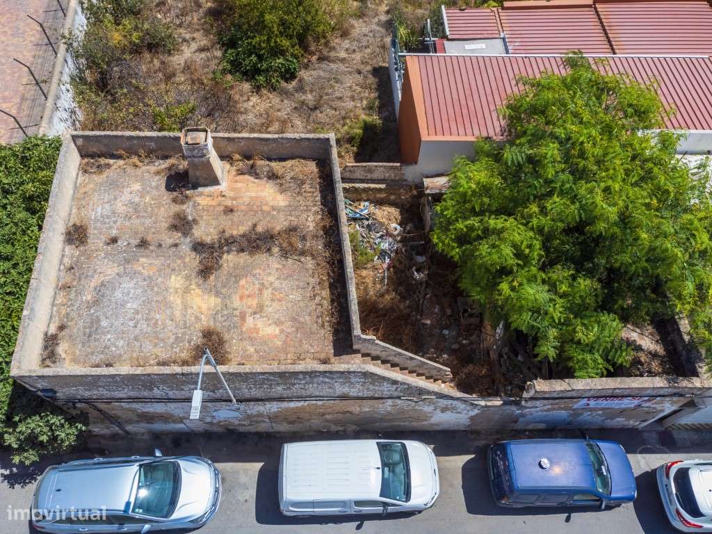 Terreno com Casa em ruínas no Centro de Olhão-44