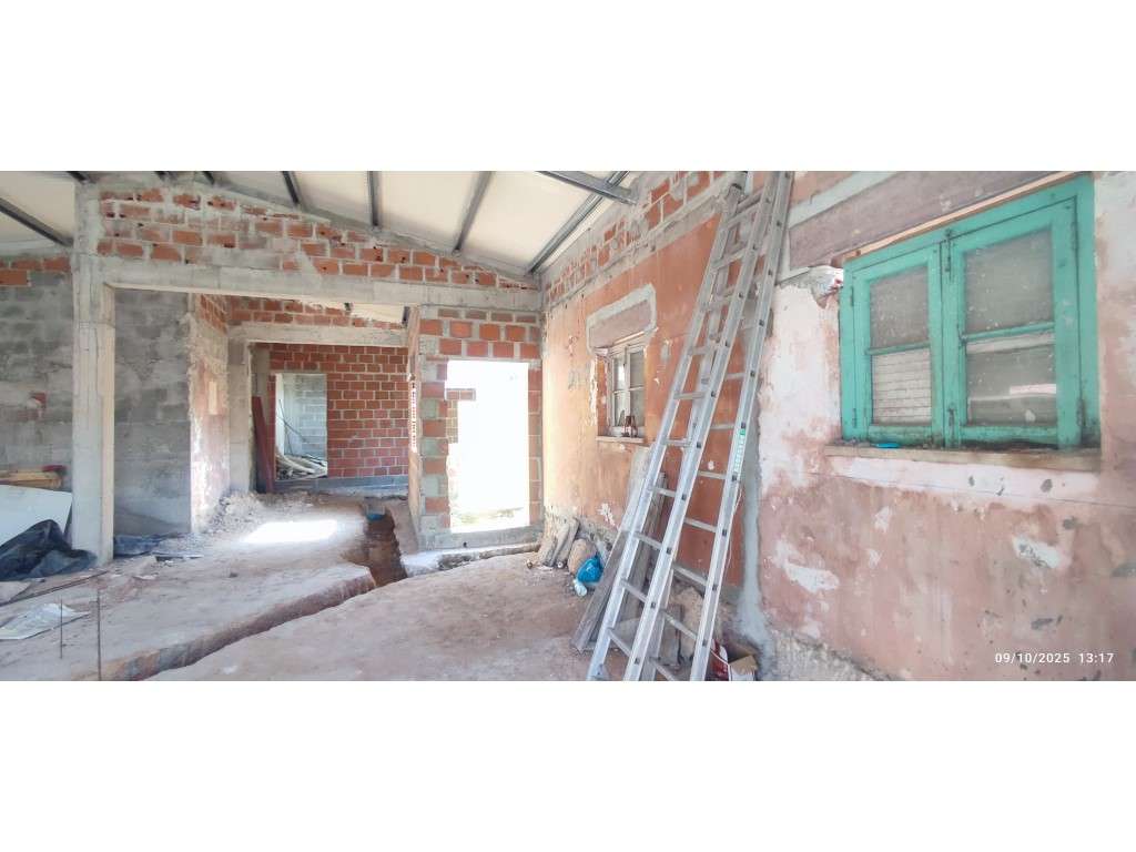 Casa para restauro, excelente oportunidade, com potencial investimento-22