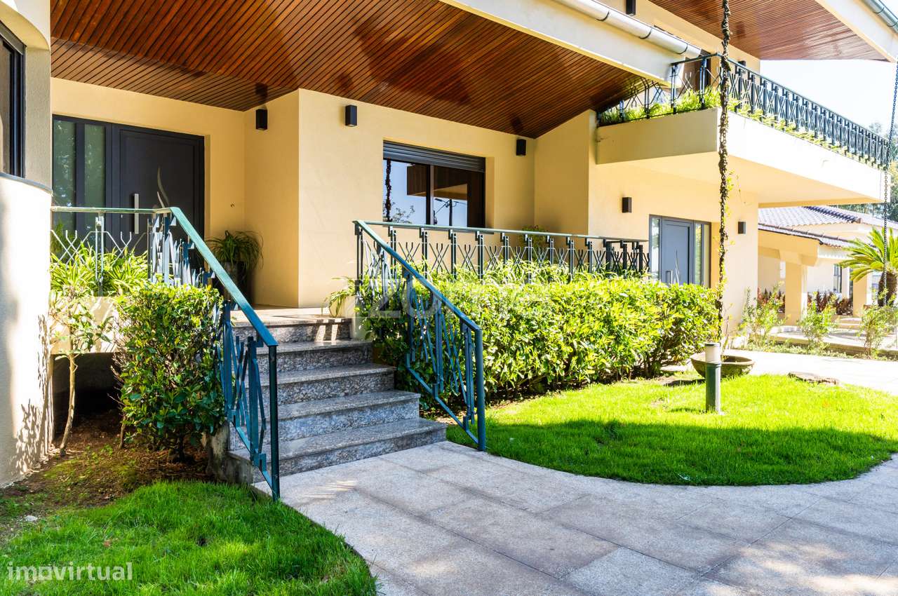 Quinta com 14.000m2 situada em pleno centro da cidade de Lousada - Grande imagem: 4/60