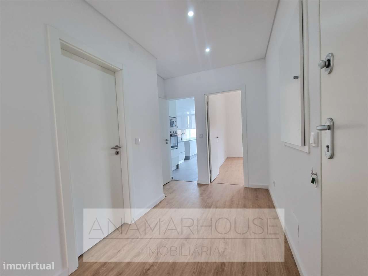 T2 totalmente remodelado em prédio reabilitado | Varandas | Suite | Co - Grande imagem: 4/26