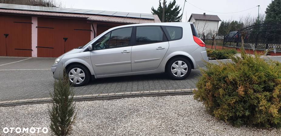 Renault Grand Scenic - 1