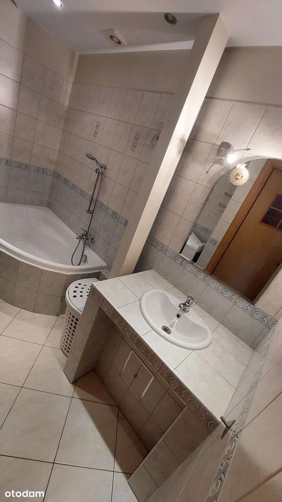 Atrakcyjne, po remoncie 2 pokojowe przy ul. Żelaznej-8