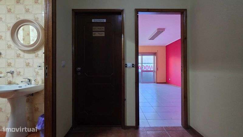 Escritório c/ Varanda no Centro da Feira | Junto Tribunal e Finanças. - Grande imagem: 5/12