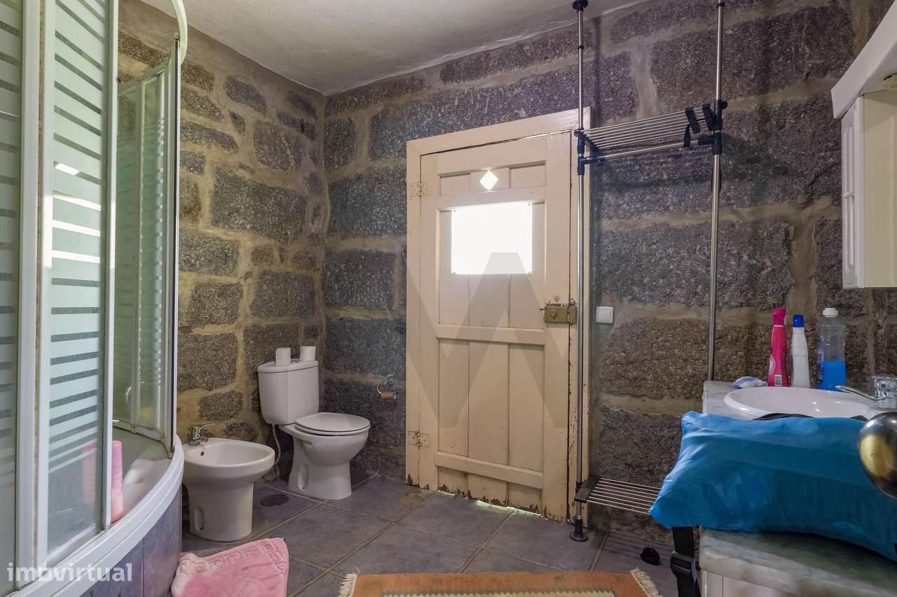 Moradia T4+ em Pedra com Jardim, Terreno Amplo – Macieira da Lixa - Grande imagem: 4/25