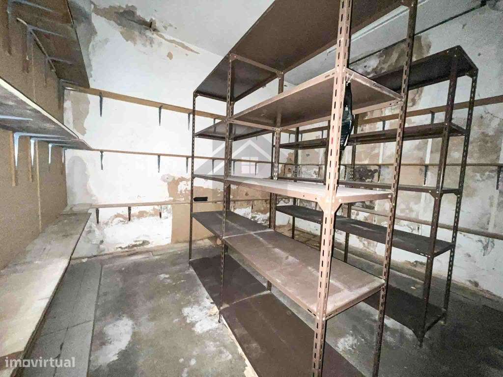 Moradia T3 com Espaço Comercial para Venda em Portimão-26