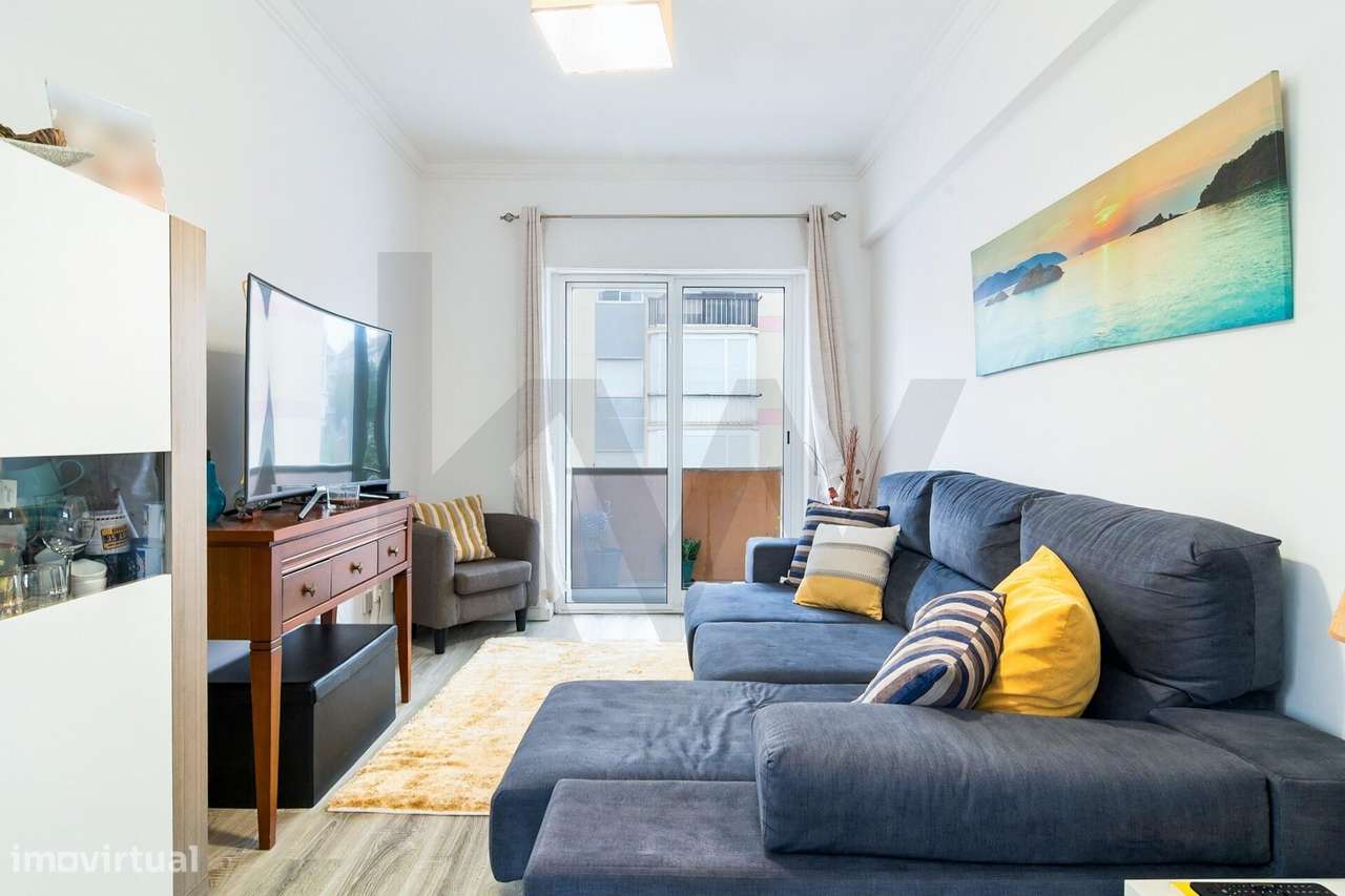 Apartamento T3 Renovado - Amora-1