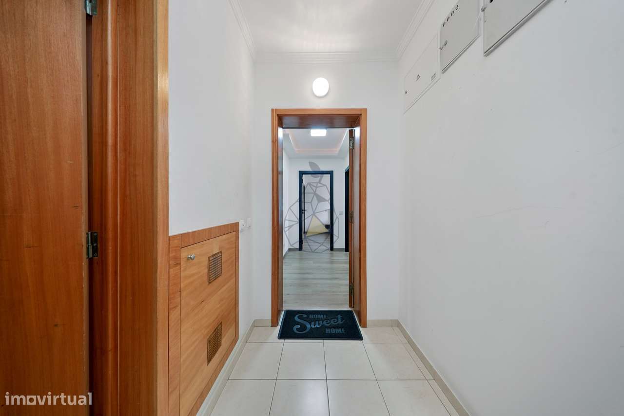 Apartamento com 2 Quartos  totalmente renovado e mobilado na Mexilhoei - Grande imagem: 5/47