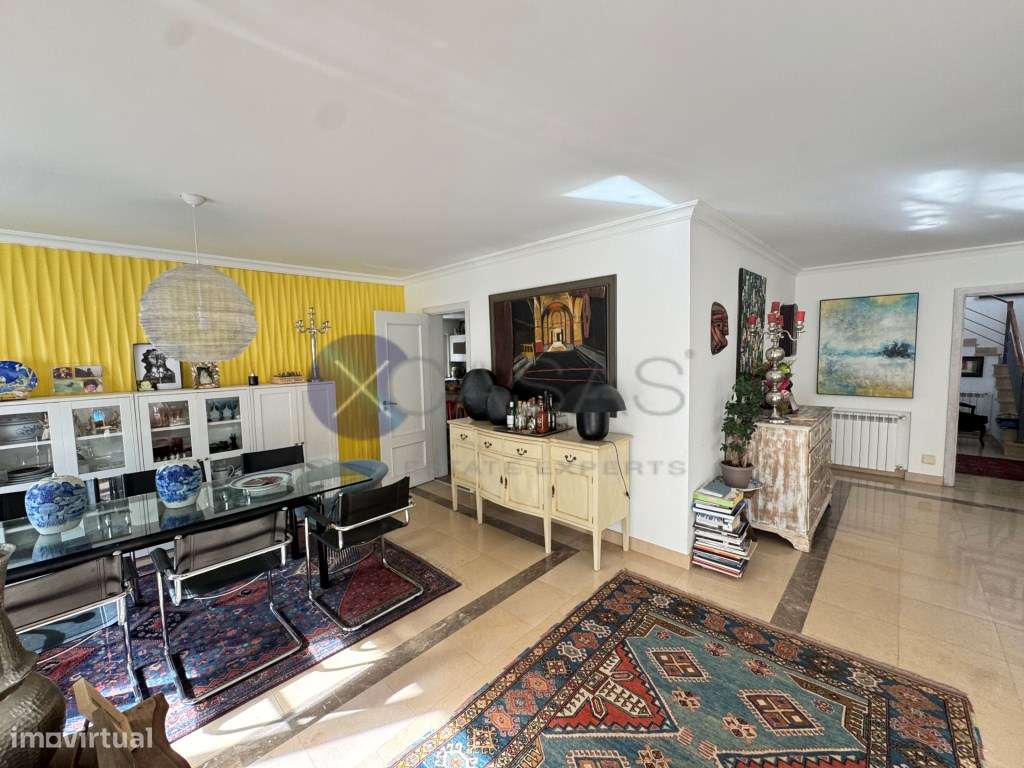 single-family residential building, with a T6 layout, comprising gr...-10