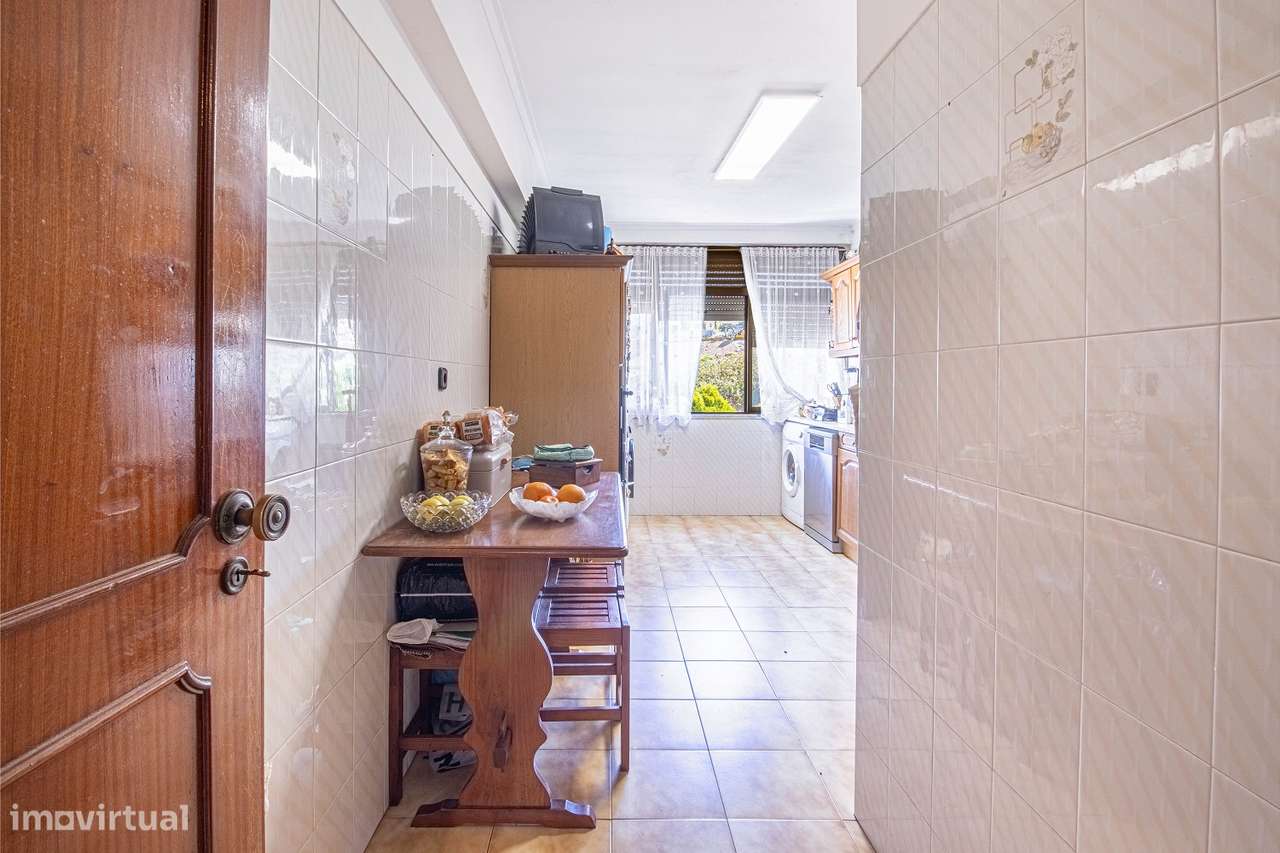 Apartamento T3 com garagem em Carnaxide-4