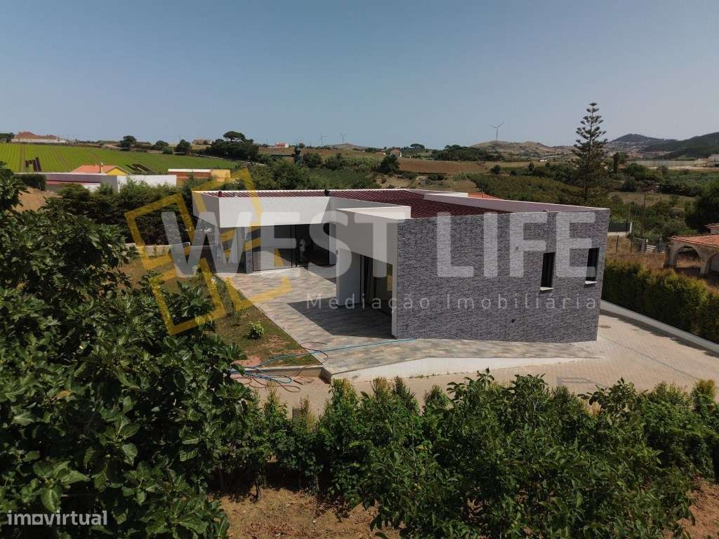 Moradia Térrea T4 com cave com vistas panorâmicas - localizada em B...-0