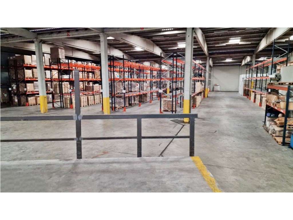 Instalações industriais/logísticas junto ao Aeroporto - Grande imagem: 3/13