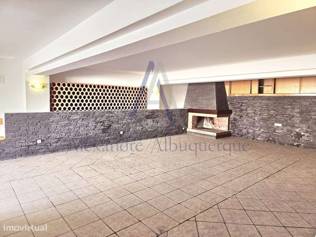 Moradia Isolada com Piscina T3+2-31