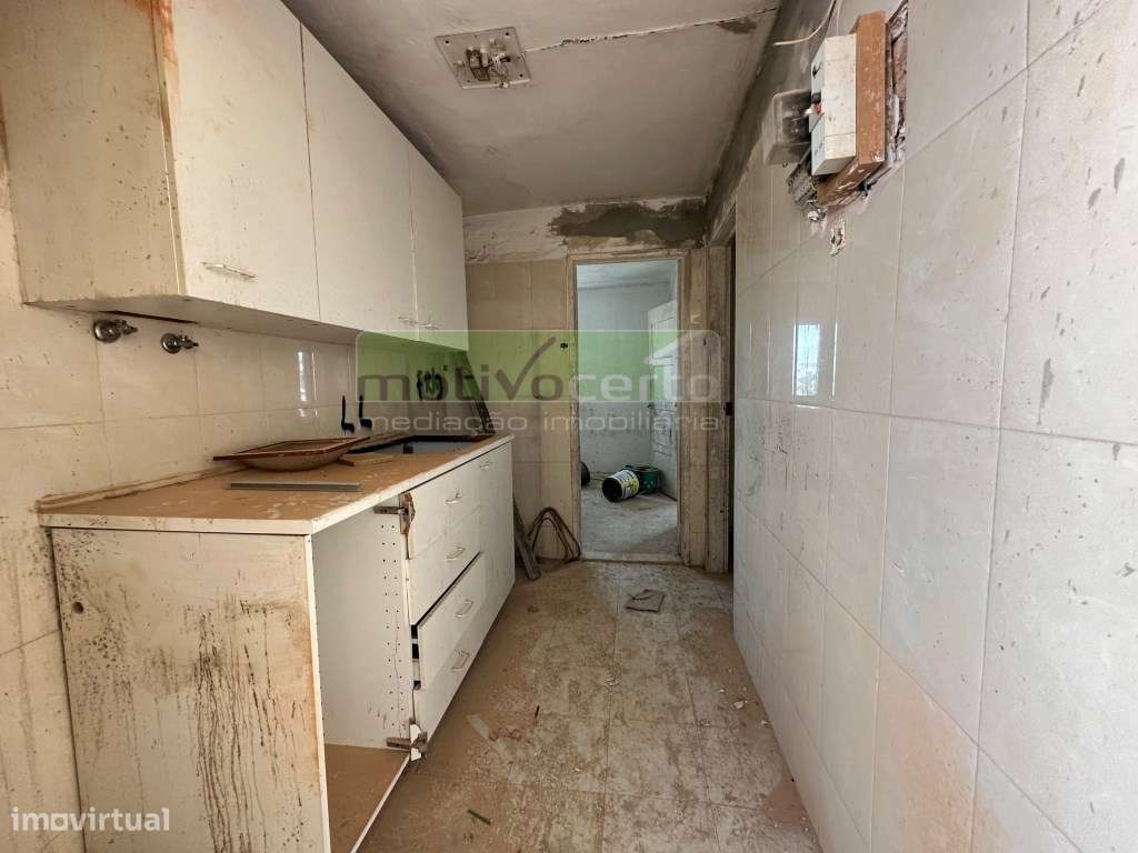 Prédio Devoluto com Grande Potencial de Reabilitação no Bairro da S...-7