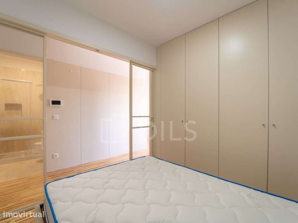 Apartamento T0+1 com arrecadação, na Baixa do Porto-11