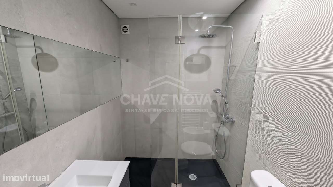 T1+1 Renovado c/ Terraço (70m2) e Lugar de Garagem em Valadares-19