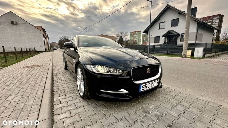 Jaguar XE 2.0 D AWD R-Sport - 1