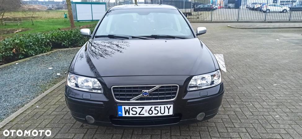 Volvo S60 2.4D5 Momentum - 1