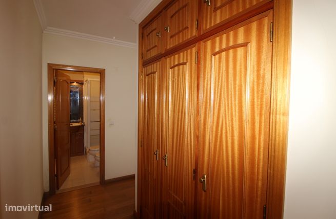 Apartamento com 4 assoalhadas situado no centro de Mem Martins-11