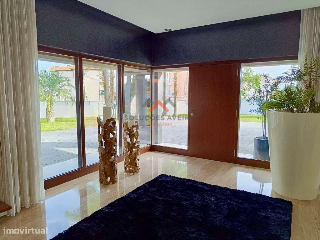 Moradia Contemporânea de Luxo com jardins tropicais e Design Exclus...-12