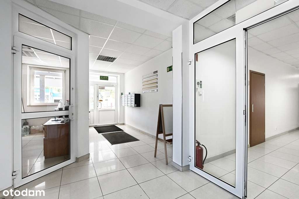 Niezależny budynek biurowy z parkingiem.-3