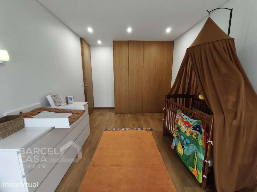 Oportunidade Única: Moradia T3 Térrea Semi-Nova em Manhente!-11