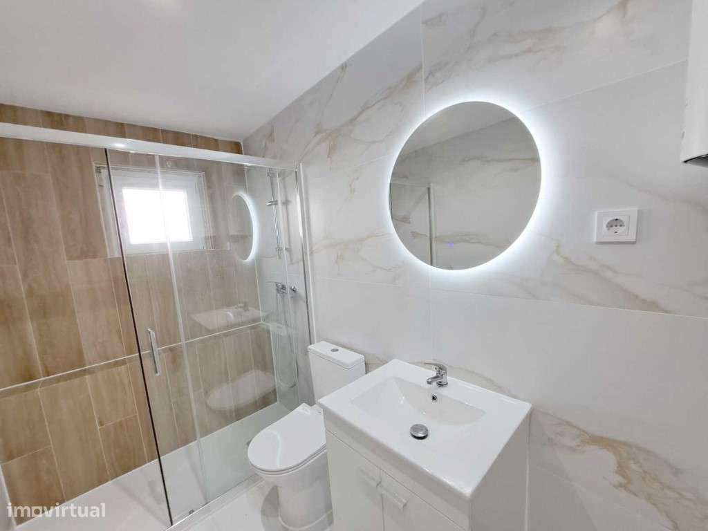 Apartamento T2 com varanda para venda em Camarate, Loures - Lisboa-12