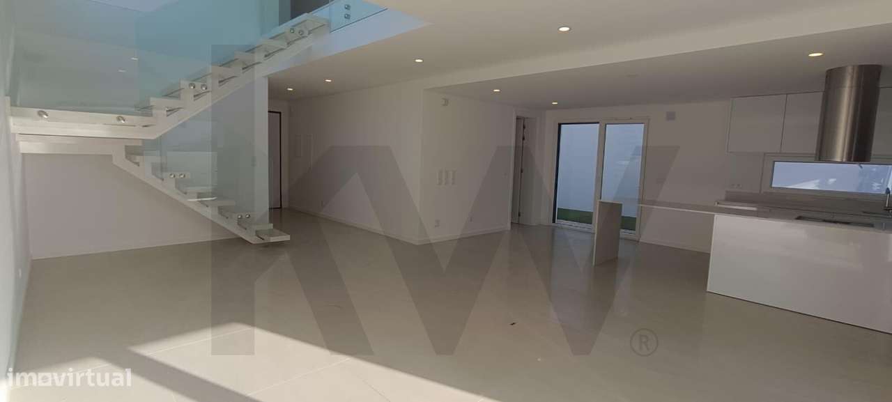 Moradia isolada T4 com piscina, Charneca da Caparica - Grande imagem: 4/40