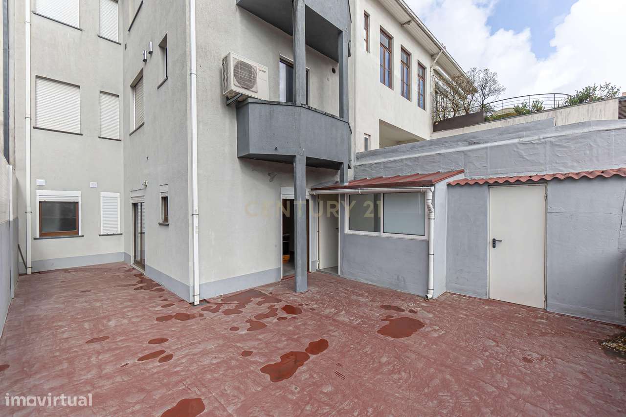 Apartamento T3 com terraço em frente ao metro da Casa da Música-23