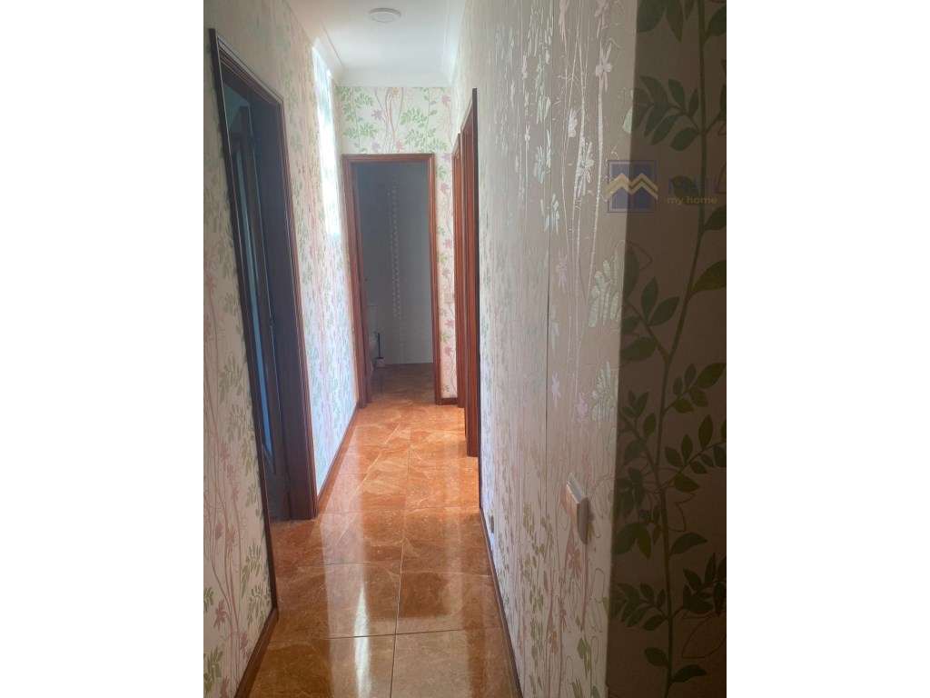 Apartamento T2 junto estação CP Valadares-6