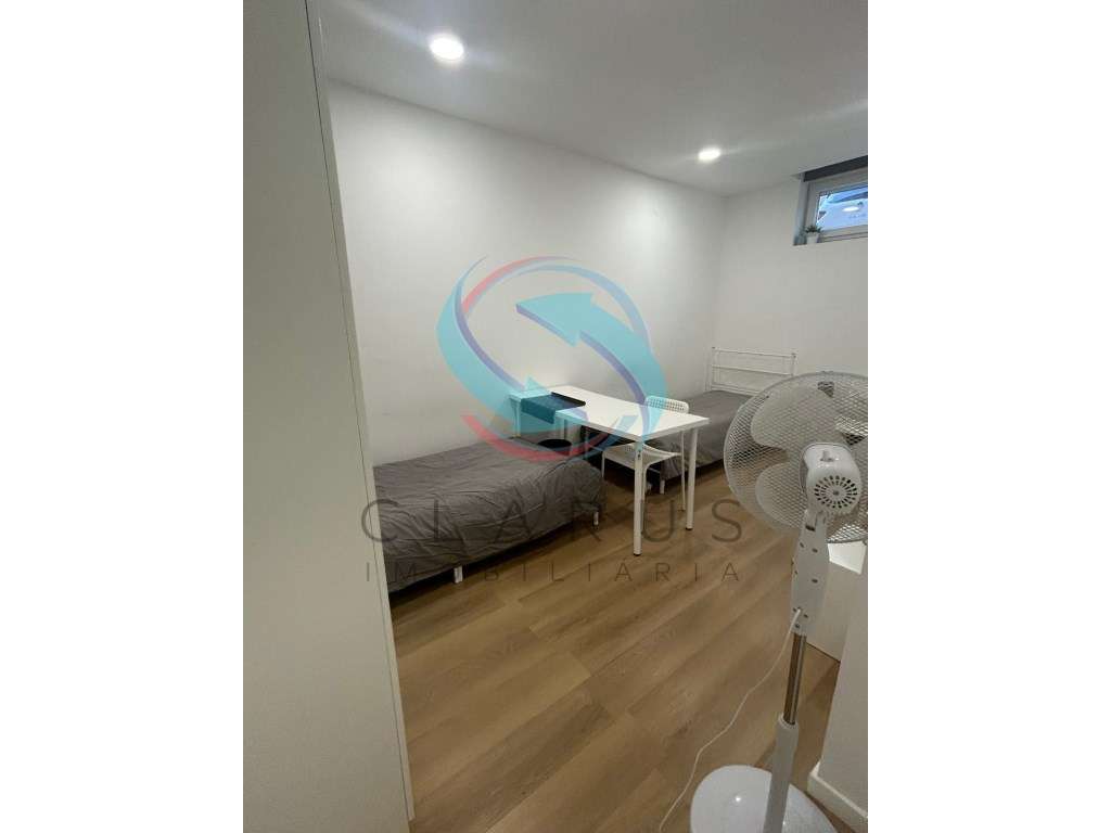 Apartamento T1 TRANFORMADO EM T3 Remodelado na Amadora.-8