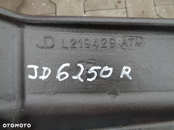 Wspornik tłumika L219429 John Deere 6250R seria 6R - 2