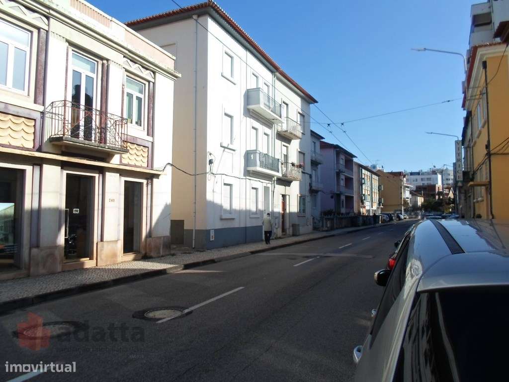 Apartamento T1 e garagem. Mobilado na Rua do Brasil, arrenda-se. - Grande imagem: 3/16