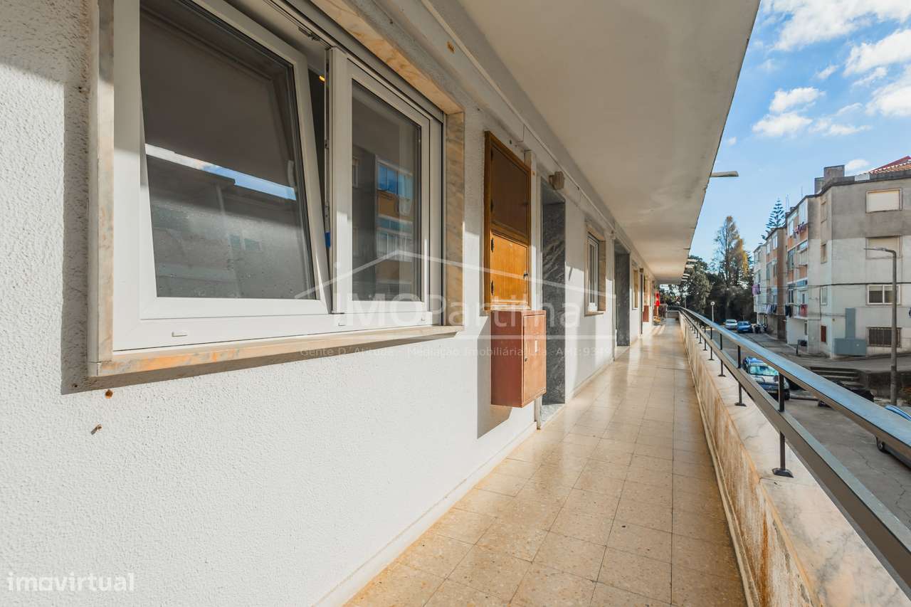 Apartamento t3 à venda na Rua Abáde Correia da Serra-23
