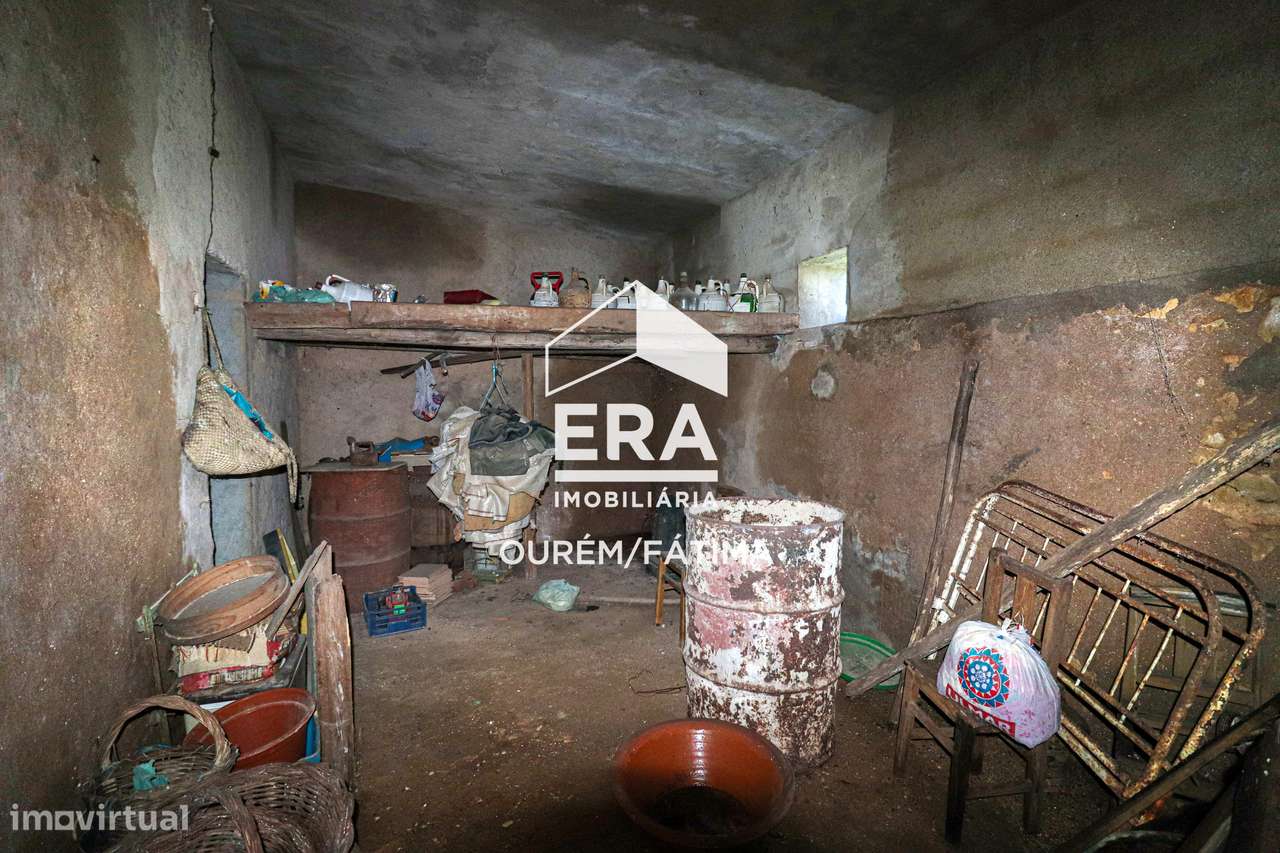 Moradia T3 para reconstrução no Bairro, Ourém-19