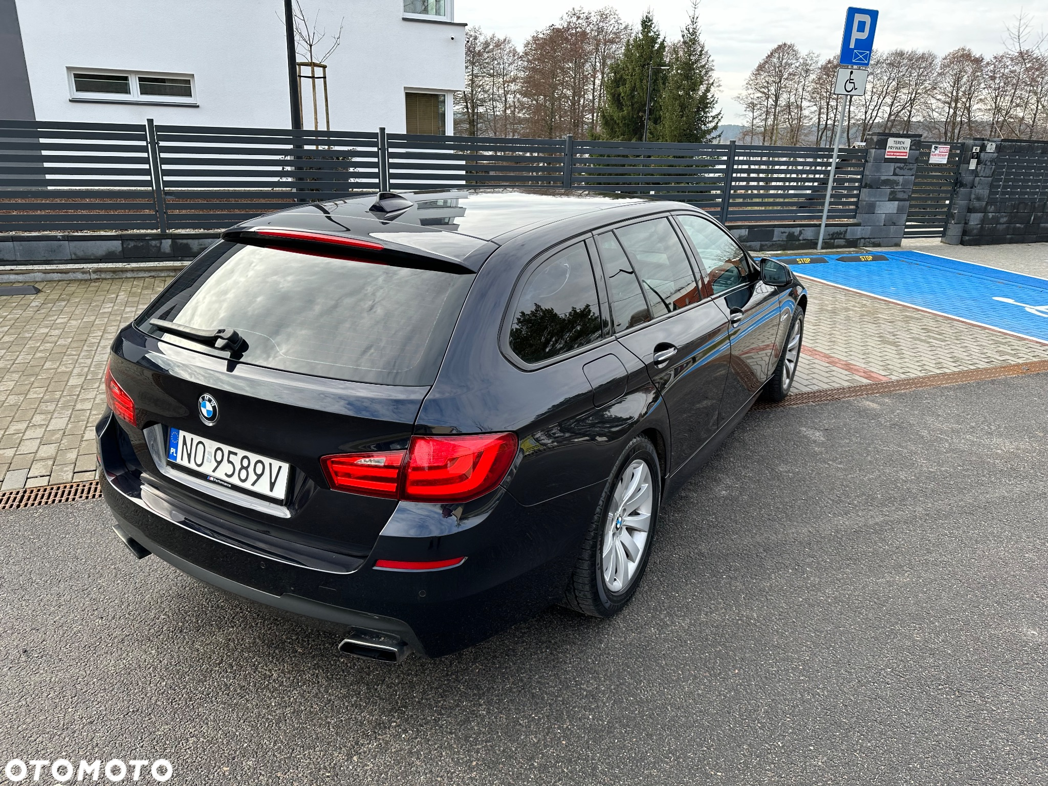 BMW Seria 5 550i - 12