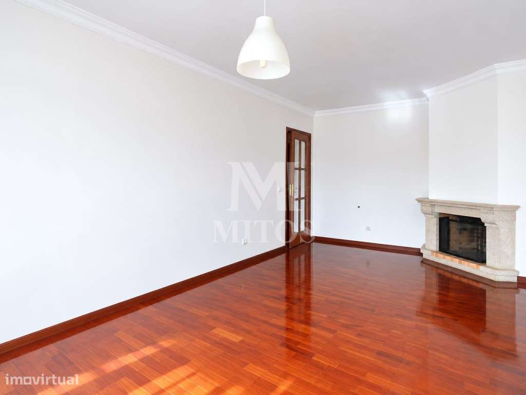 Apartamento T1+1 no Coração de Valongo com Garagem e Lareira-6