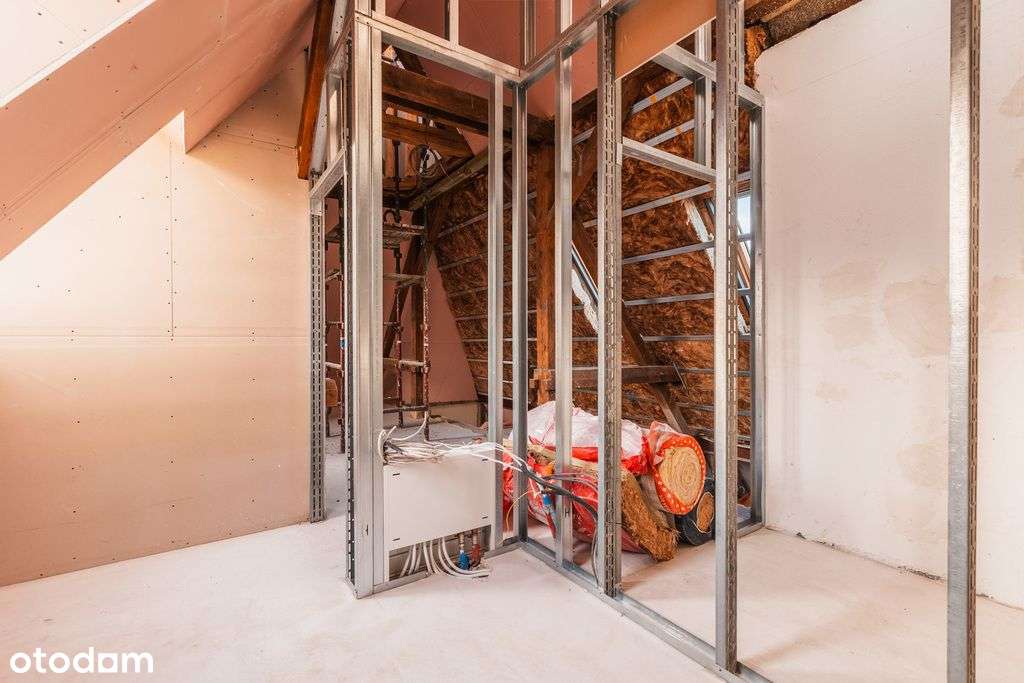 Dwupoziomowy apartament z własną przeszkloną wieżą-12