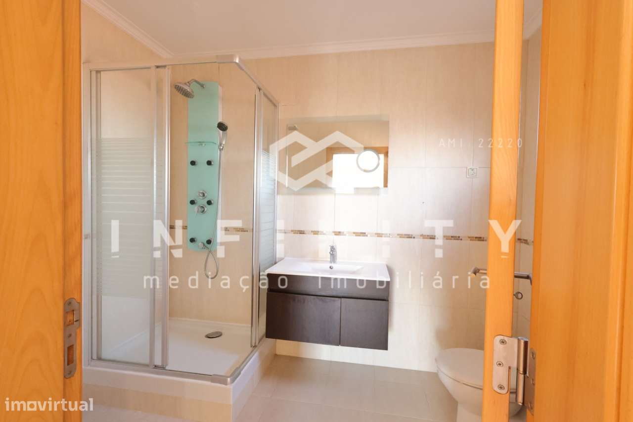 Moradia independente T4-28