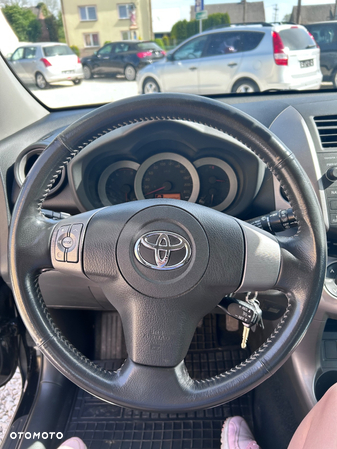 Toyota RAV4 2.0 VVT-i Premium - 11