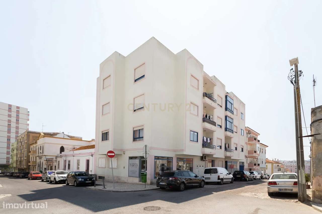 Apartamento T3 com Vista Rio e Garagem – Centro de Setúbal-17