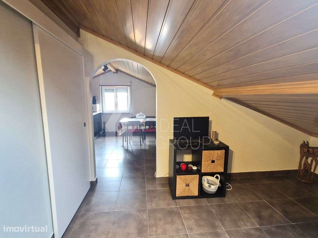Moradia com Piscina em lote de 1.599 m² na Silveira-15