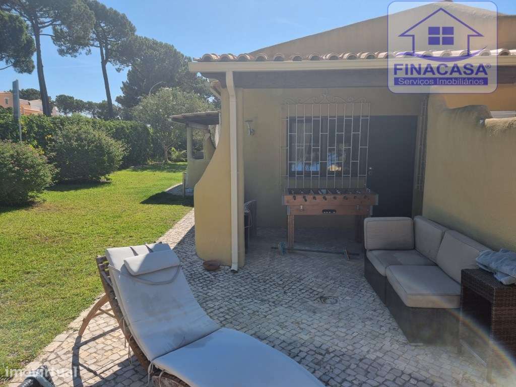 Moradia V3 toda térrea isolada com piscina,jardim e garagem - Vilam...-16